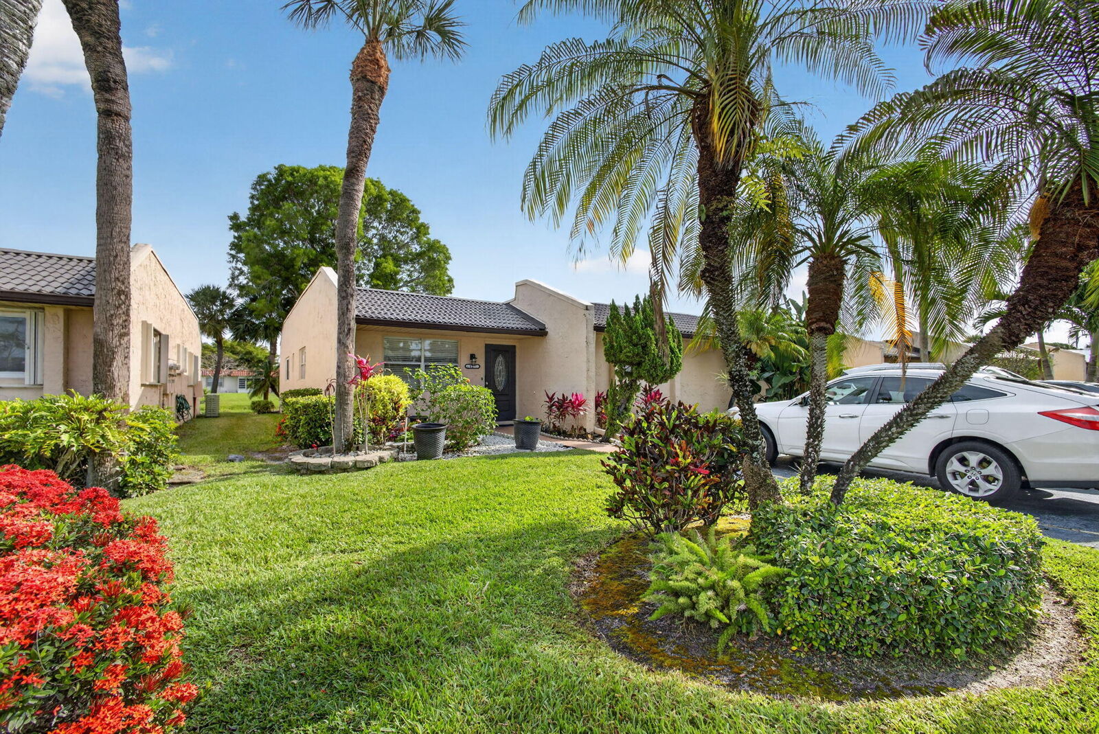Property Photo: 127 Lake Gloria Drive FL 33411