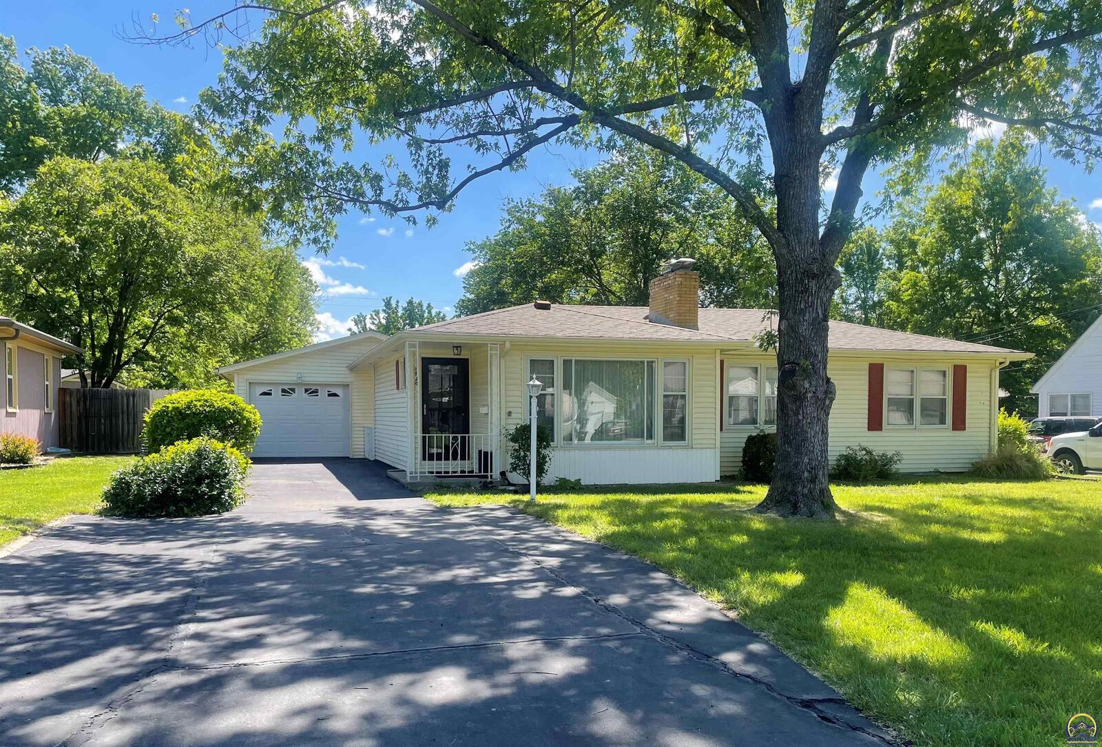 Property Photo: 1930 SW Seabrook Ave KS 66606