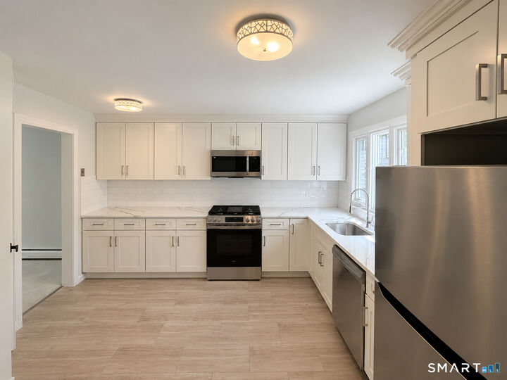 Property Photo:  8 Lyle Court G  CT 06032 