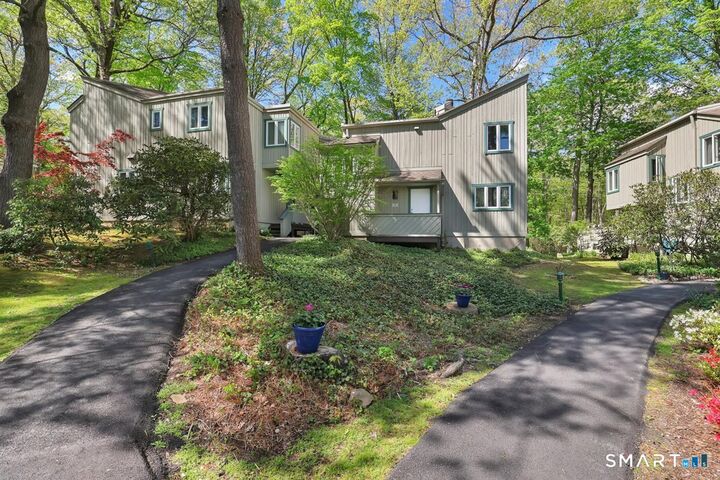 Property Photo: 8 Lyle Court G CT 06032