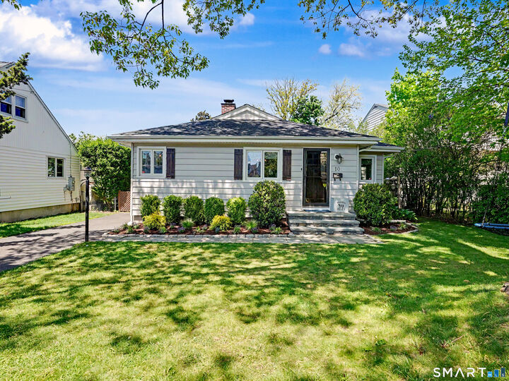 Property Photo:  10 Shorefront Park  CT 06854 