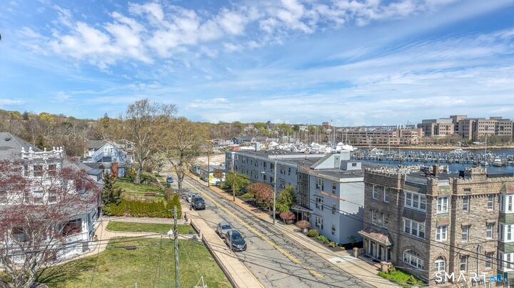 Property Photo:  184 Pequot Avenue 303  CT 06320 