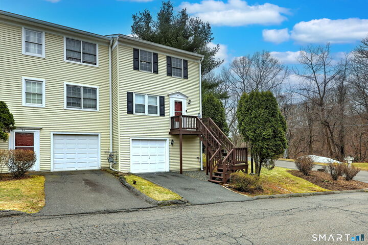Property Photo:  34 Cornerstone Drive Aka 11 Summit Commons  CT 06418 
