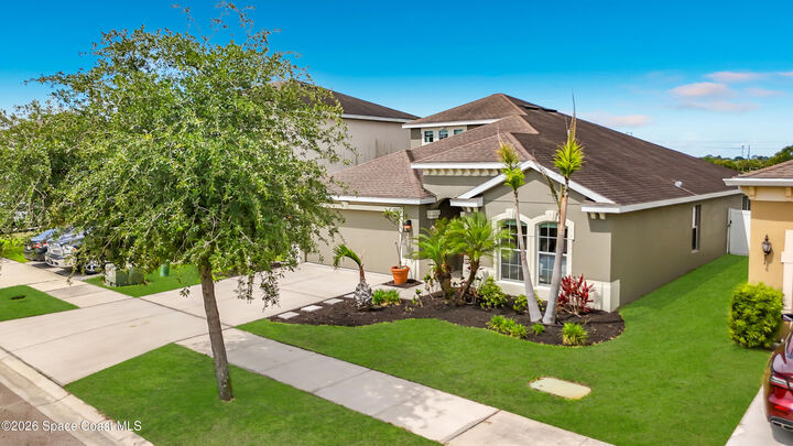 Property Photo:  12033 Grand Kempston Drive  FL 33534 