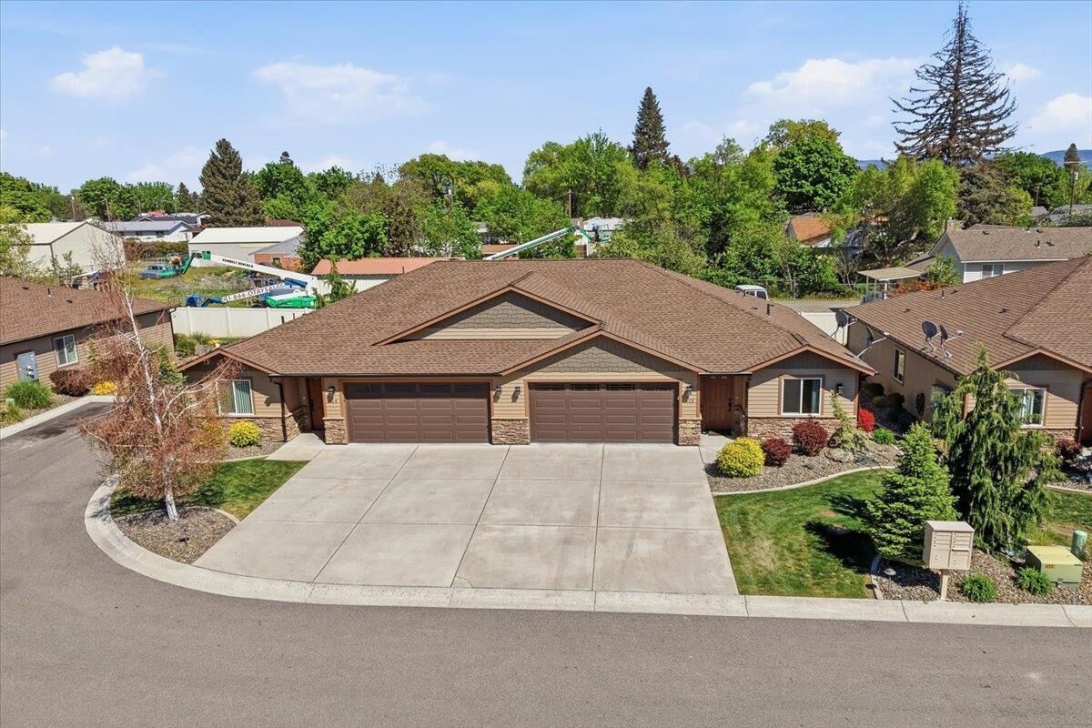 Property Photo:  412 / 414 N Pierce Rd  WA 99223 