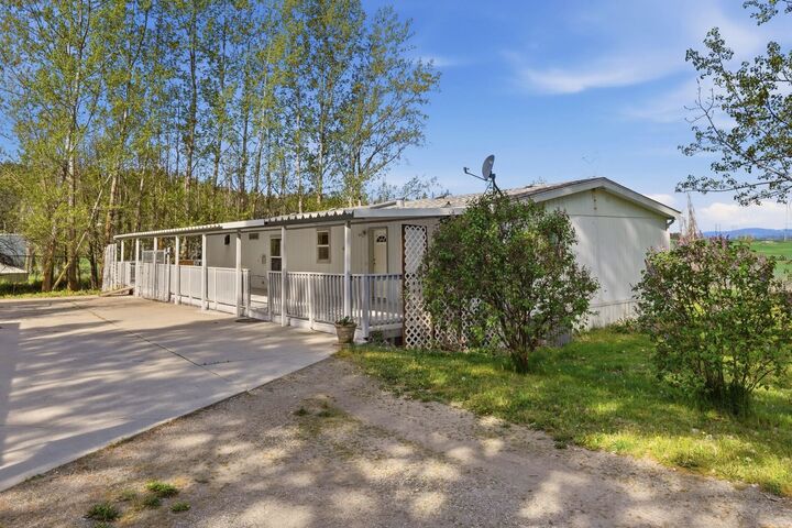Property Photo:  8325 E Lindgren St  WA 99217 