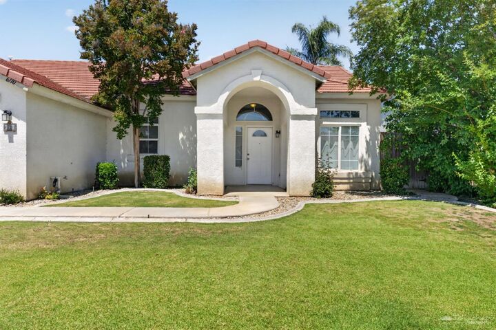 Property Photo:  6710 Leaf Valley Drive  CA 93313 