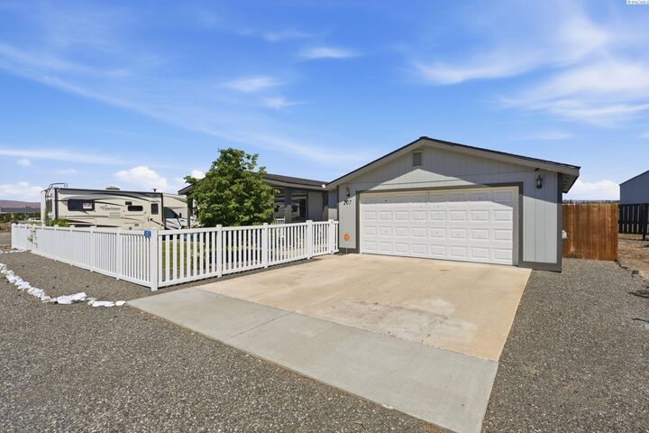Property Photo:  207 SW Airport Way  WA 99349 