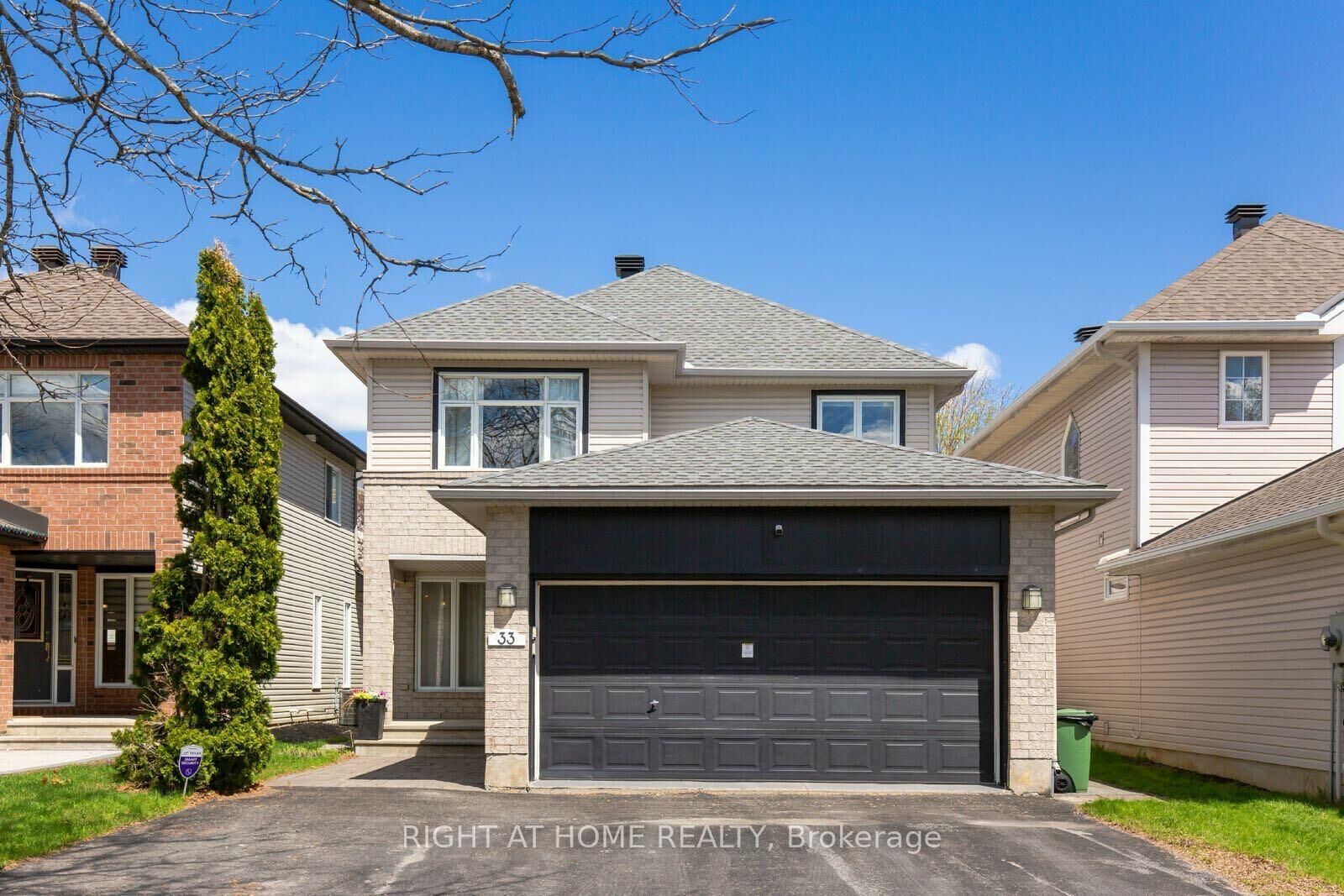 Property Photo: 33 Spur Avenue ON K2M 2R9