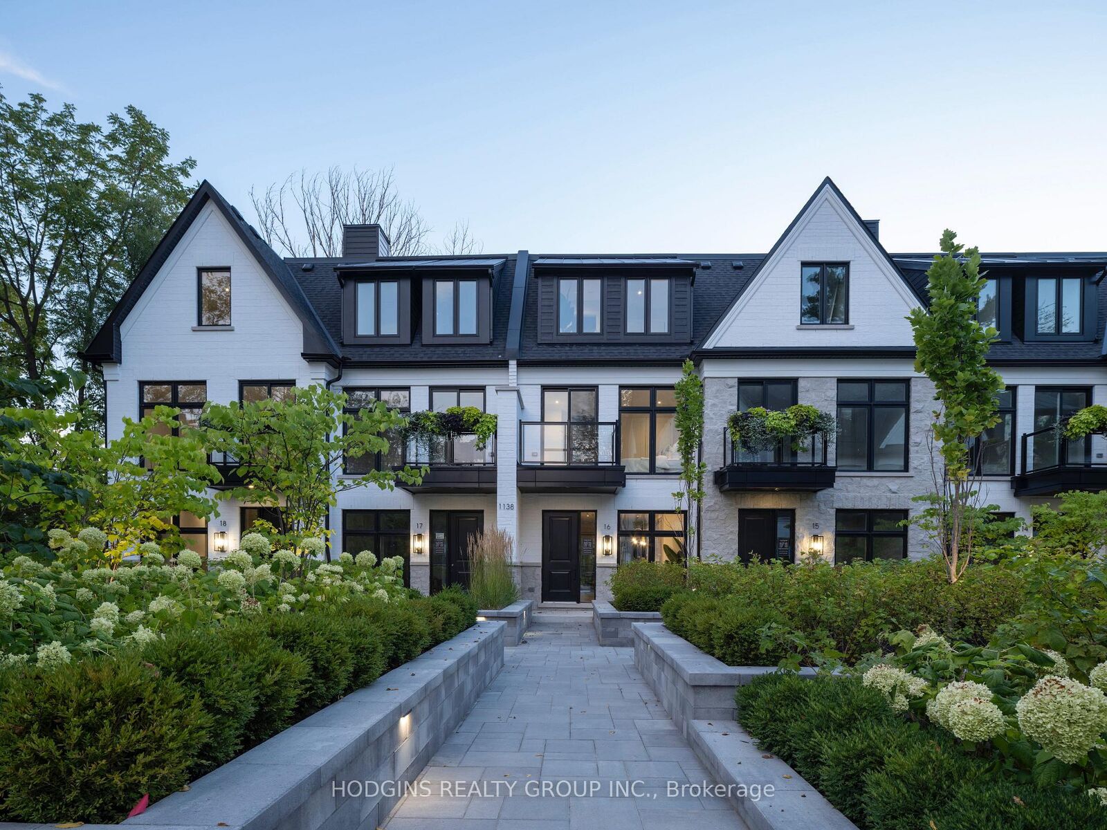 Property Photo: 1138 Mona Road 13 ON L5G 0C8