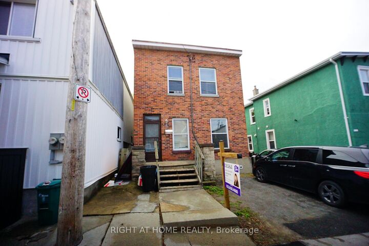 Property Photo: 122 Eccles Street S ON K1R 6S8