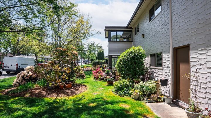 Property Photo:  3170 Irma St 403  BC V9A 1S8 