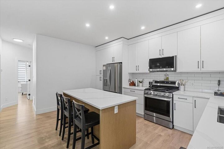 Property Photo:  386 Avaani Way  BC V9R 4J5 