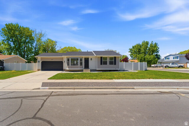 Property Photo: 11058 S Sandy Creek Dr. Dr E UT 84094