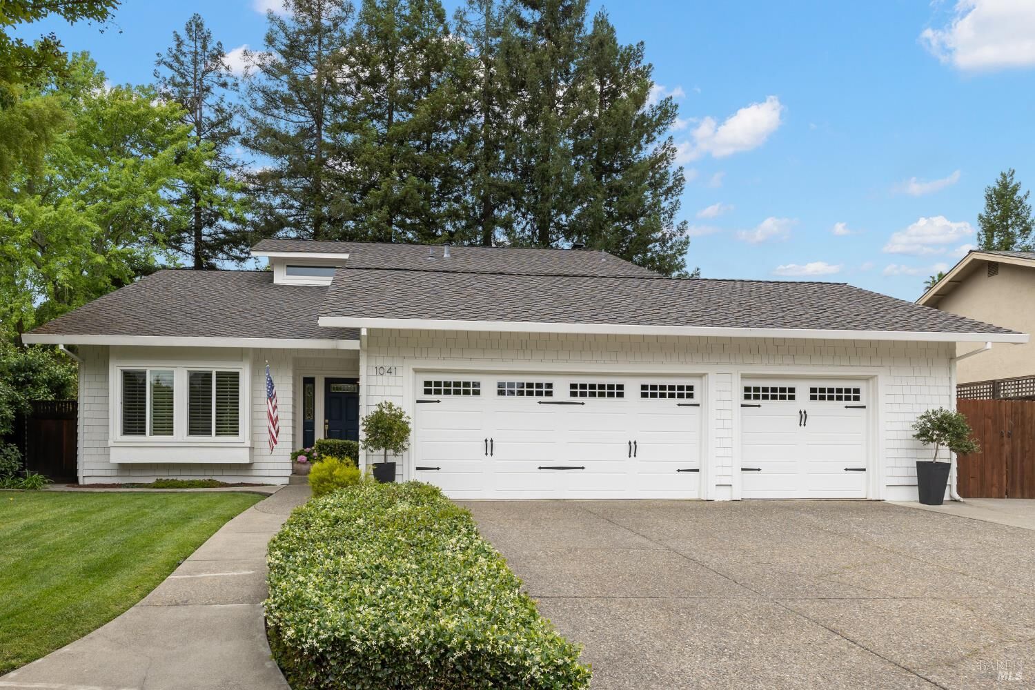 Property Photo:  1041 Banbury Court  CA 94558 