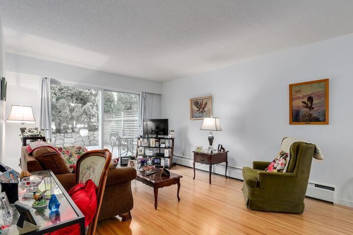 Property Photo:  135 W 21st Street 104  BC V7M 1Z2 