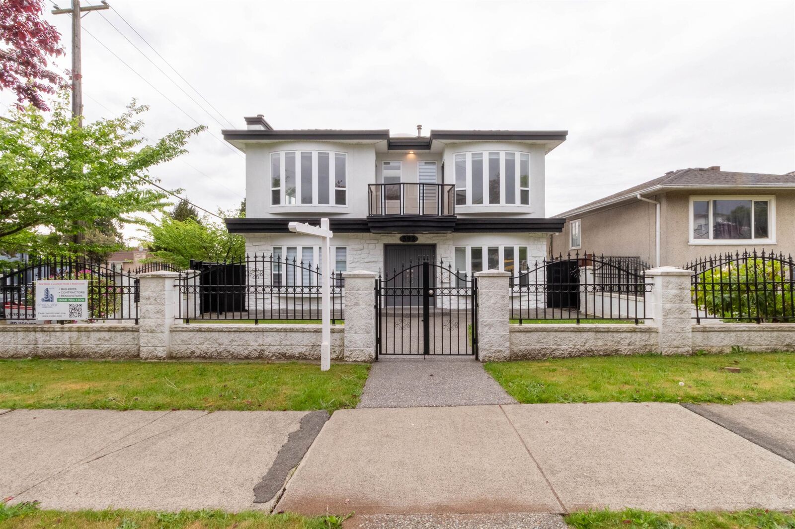 Property Photo: 392 E 63rd Avenue BC V5X 2J9