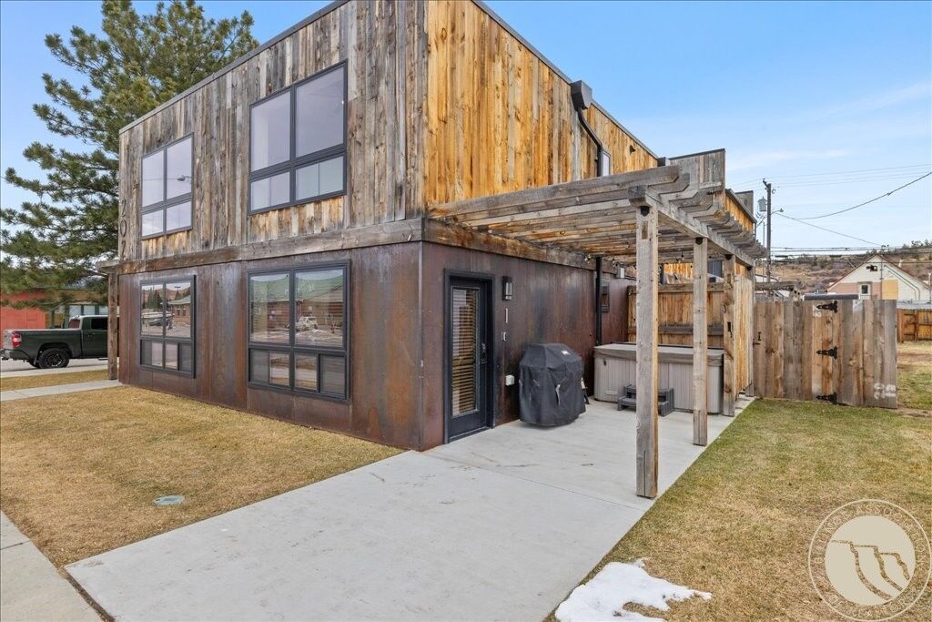 Property Photo:  202 S Hauser Avenue 1  MT 59068 