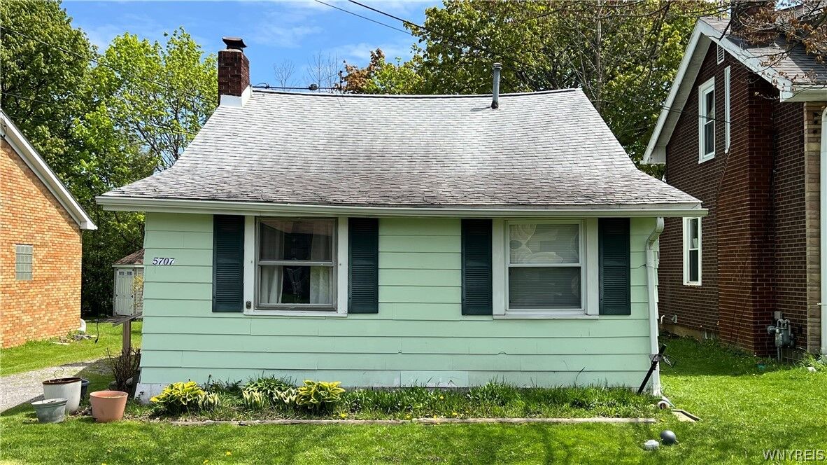 Property Photo: 5707 East Lane NY 14085