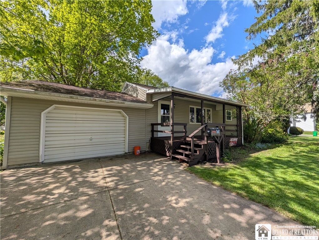 Property Photo:  185 Waverly Street  NY 14141 