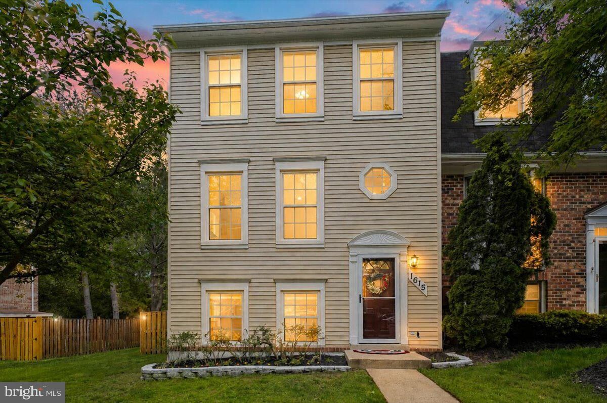 Property Photo:  1615 Howard Chapel Court  MD 21114 