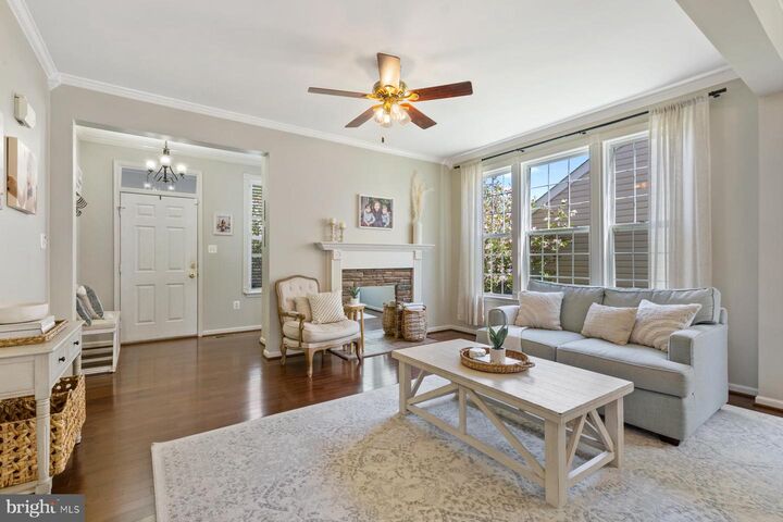 Property Photo: 4933 Breeze Way VA 22025