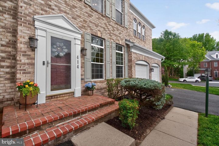 Property Photo:  414 Summer Garden Way  MD 20850 