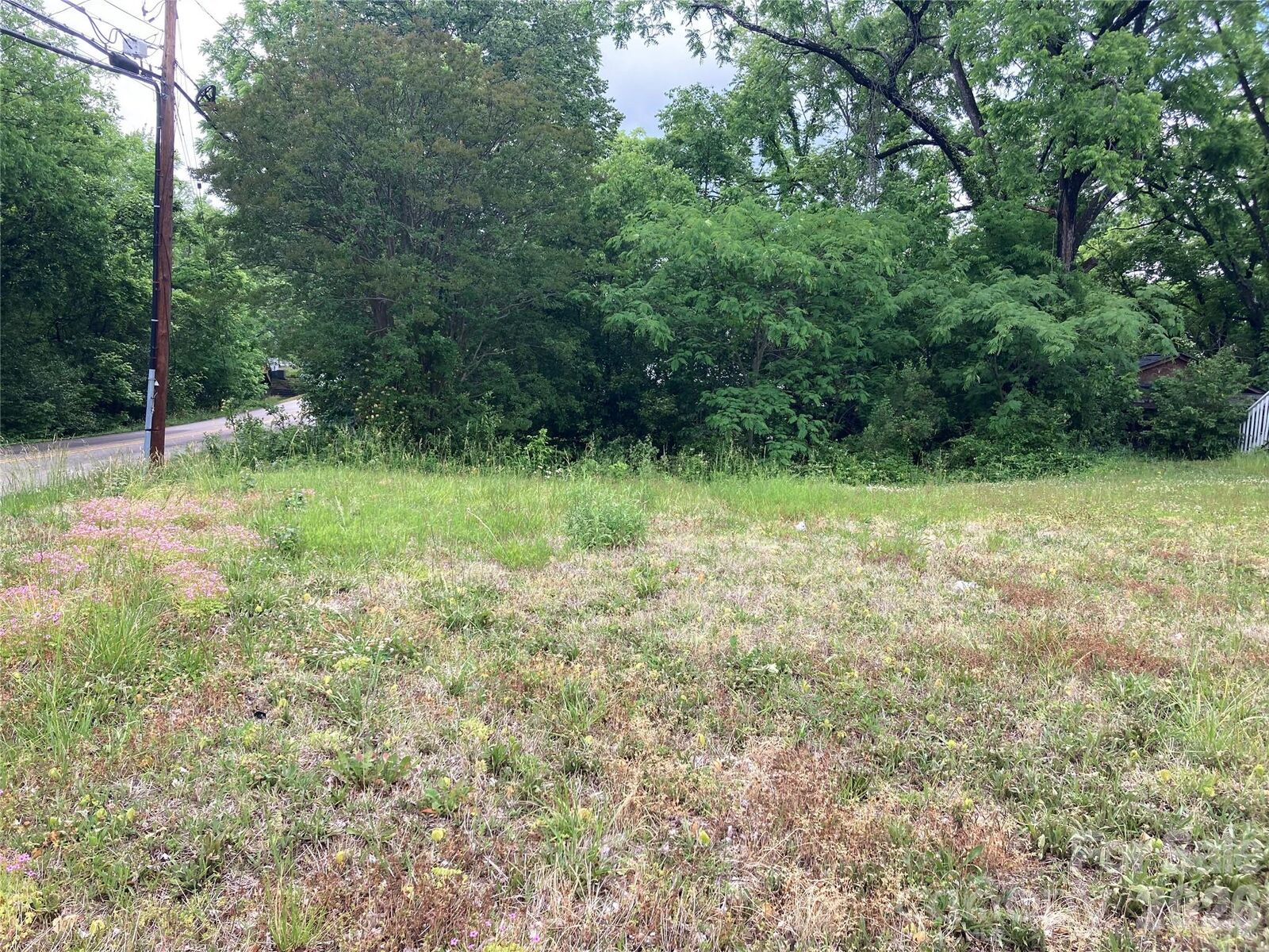 Property Photo:  610 S Yadkin Avenue S  NC 28159 