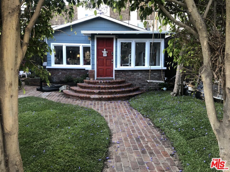 Property Photo:  3419 Strongs Dr  CA 90292 
