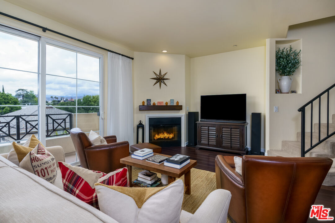 Property Photo:  4400 Cartwright Ave  CA 91602 
