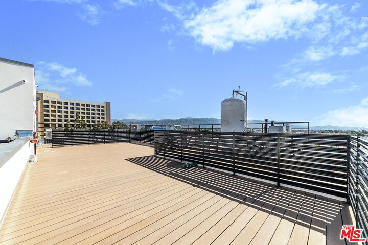 Property Photo: 11013 Hartsook St, Unit 504 CA 91601
