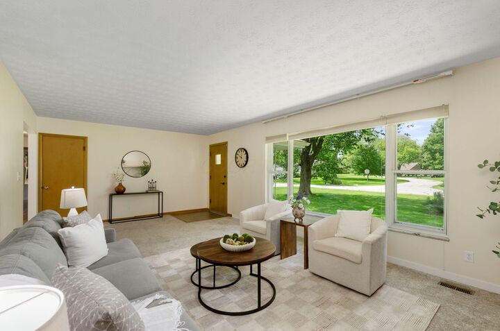 Property Photo:  1486 Hickory Run Drive  OH 43204 