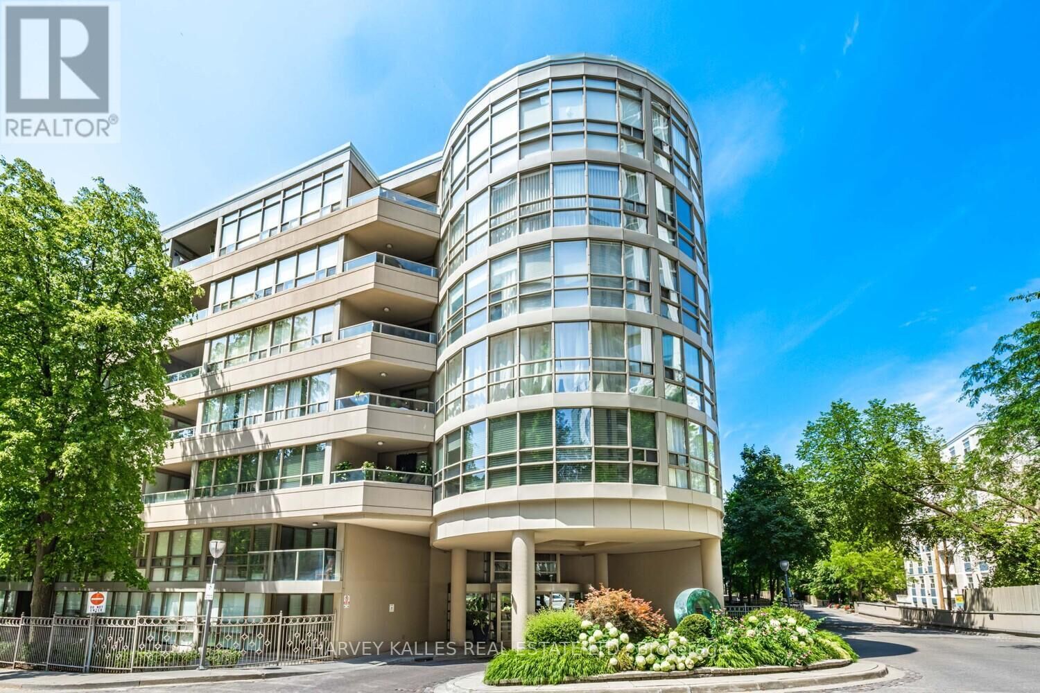 Property Photo:  18 Lower Village Gate 108  ON M5P 3M1 