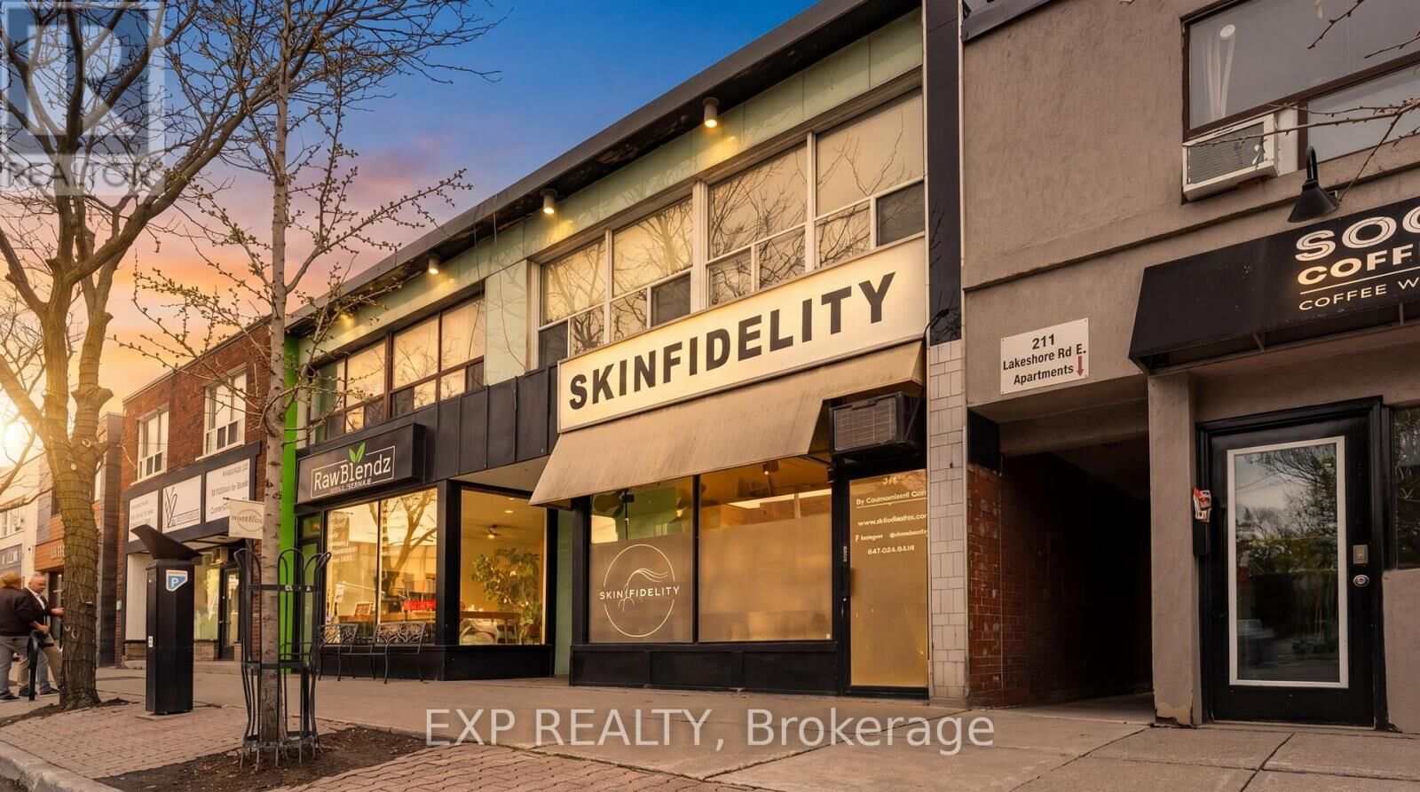 Property Photo:  213 Lakeshore Road East  ON L5G 1G5 