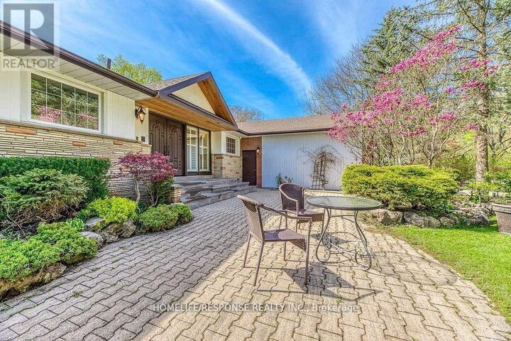 Property Photo:  3640 Burnbrae Drive  ON L5C 2N7 