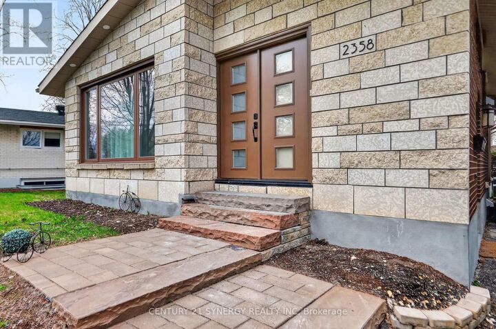 Property Photo:  2358 Joliffe Street  ON K1G 1H2 