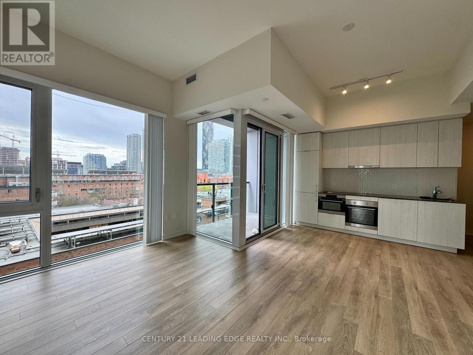 Property Photo:  158 Front Street East 718  ON M5A 1E5 