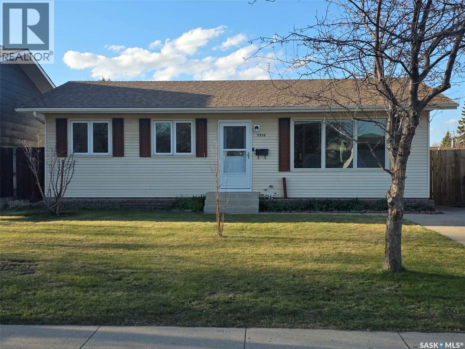 Property Photo:  3918 Centennial Drive  SK S7L 5L1 