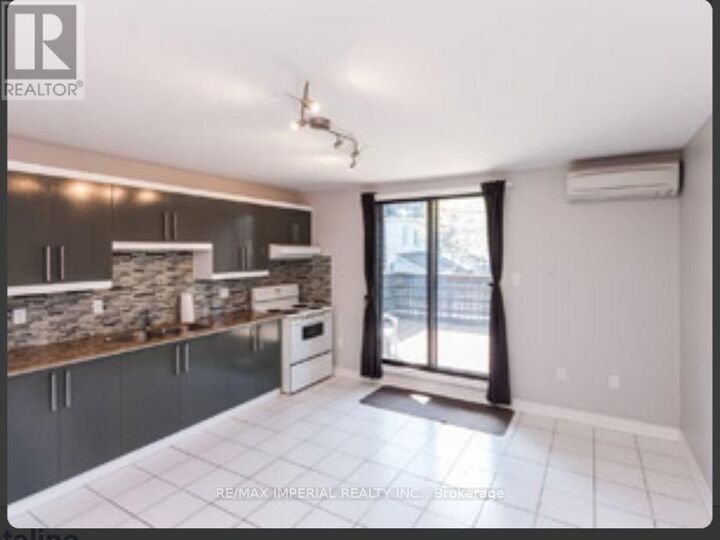Property Photo:  714R Dufferin Street  ON M6K 2B7 