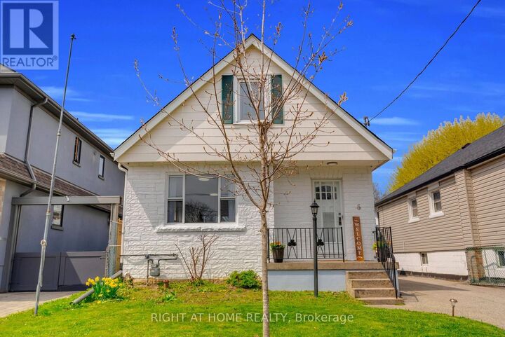 Property Photo:  6 Vanbrugh Avenue  ON M1N 3S7 