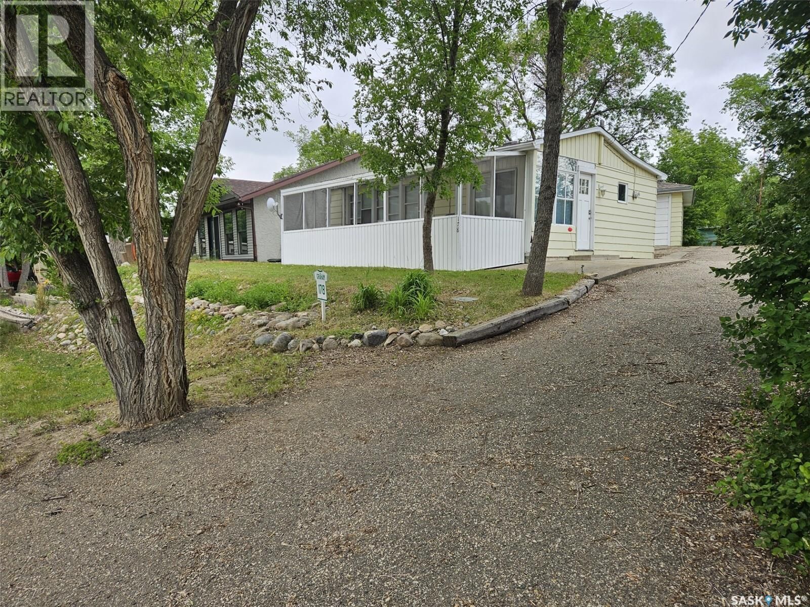 Property Photo:  178 Lakeshore Drive  SK S0G 4L0 