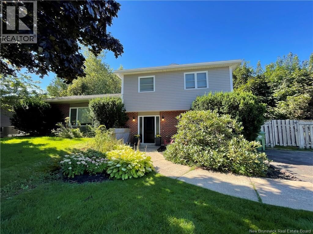 Property Photo:  31 Pineridge Avenue  NB E3C 1C6 