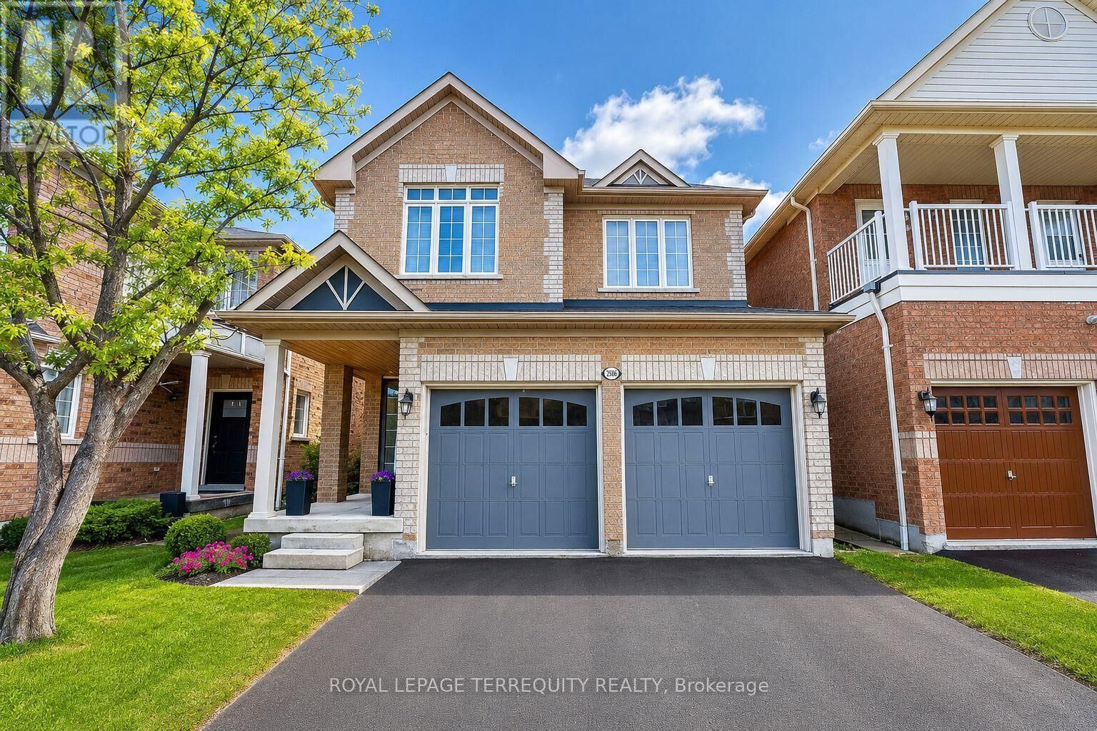 Property Photo:  3926 Candlelight Drive  ON L5M 8B3 