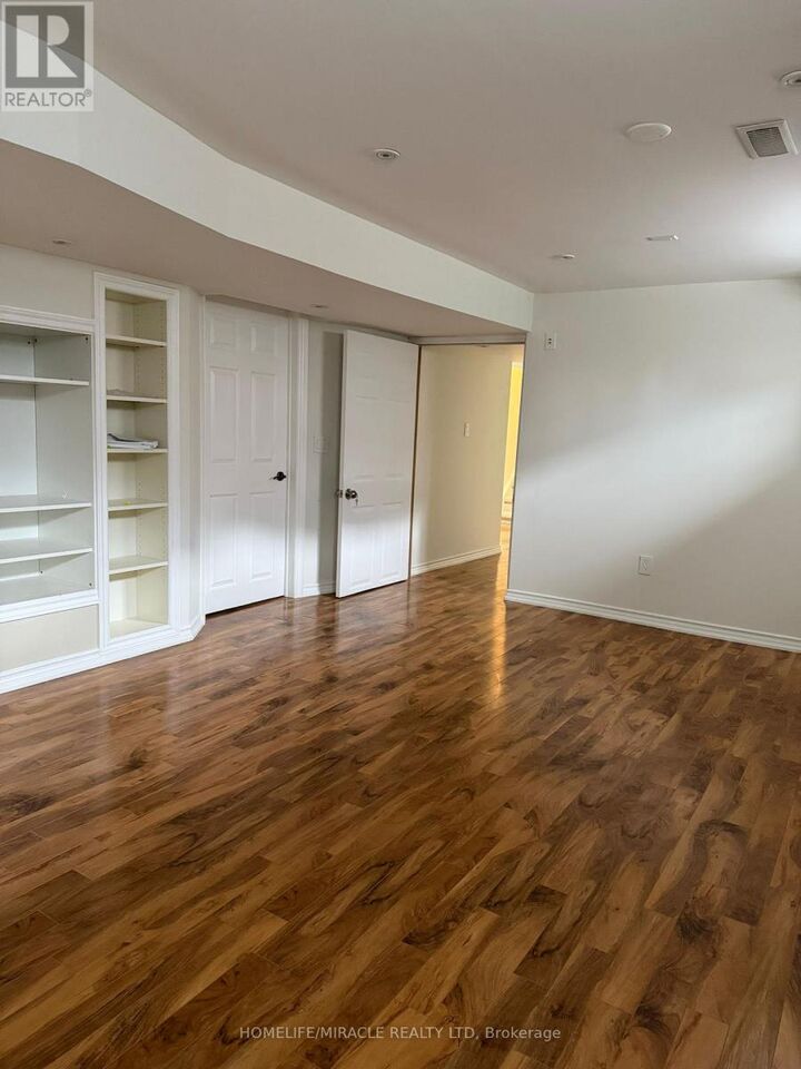 Property Photo:  17 Tarmack Drive  ON L4E 0E8 