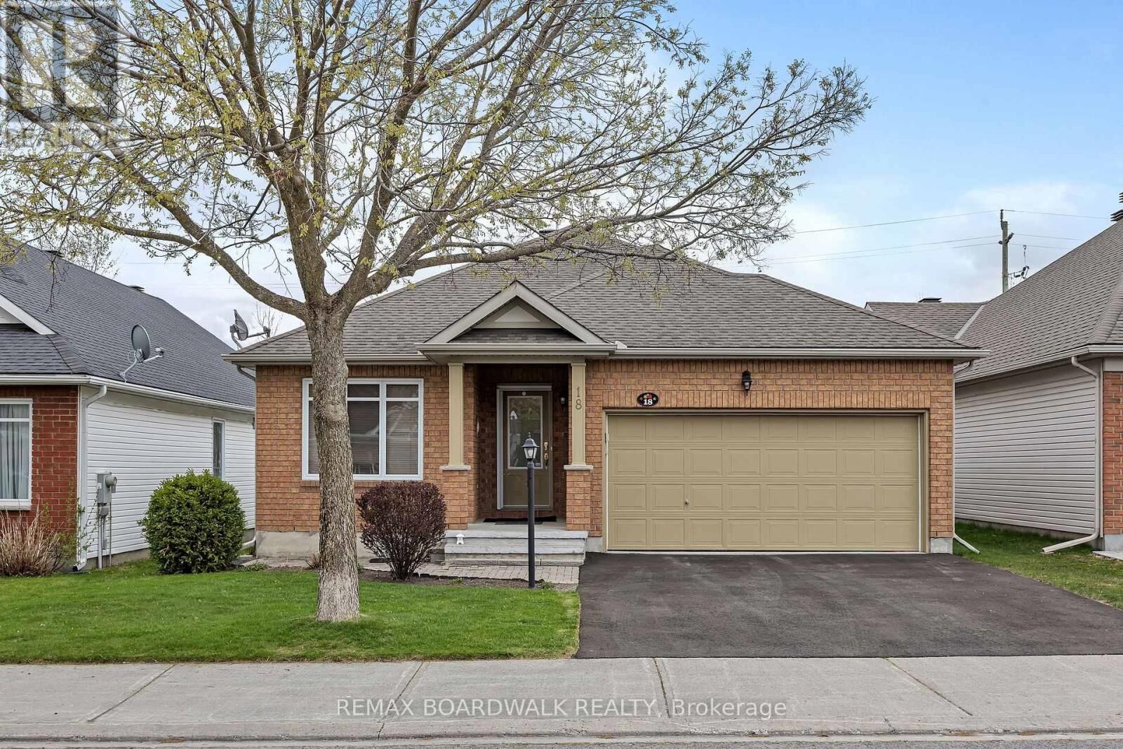 Property Photo:  18 Fieldcrest Avenue  ON K2J 4W7 