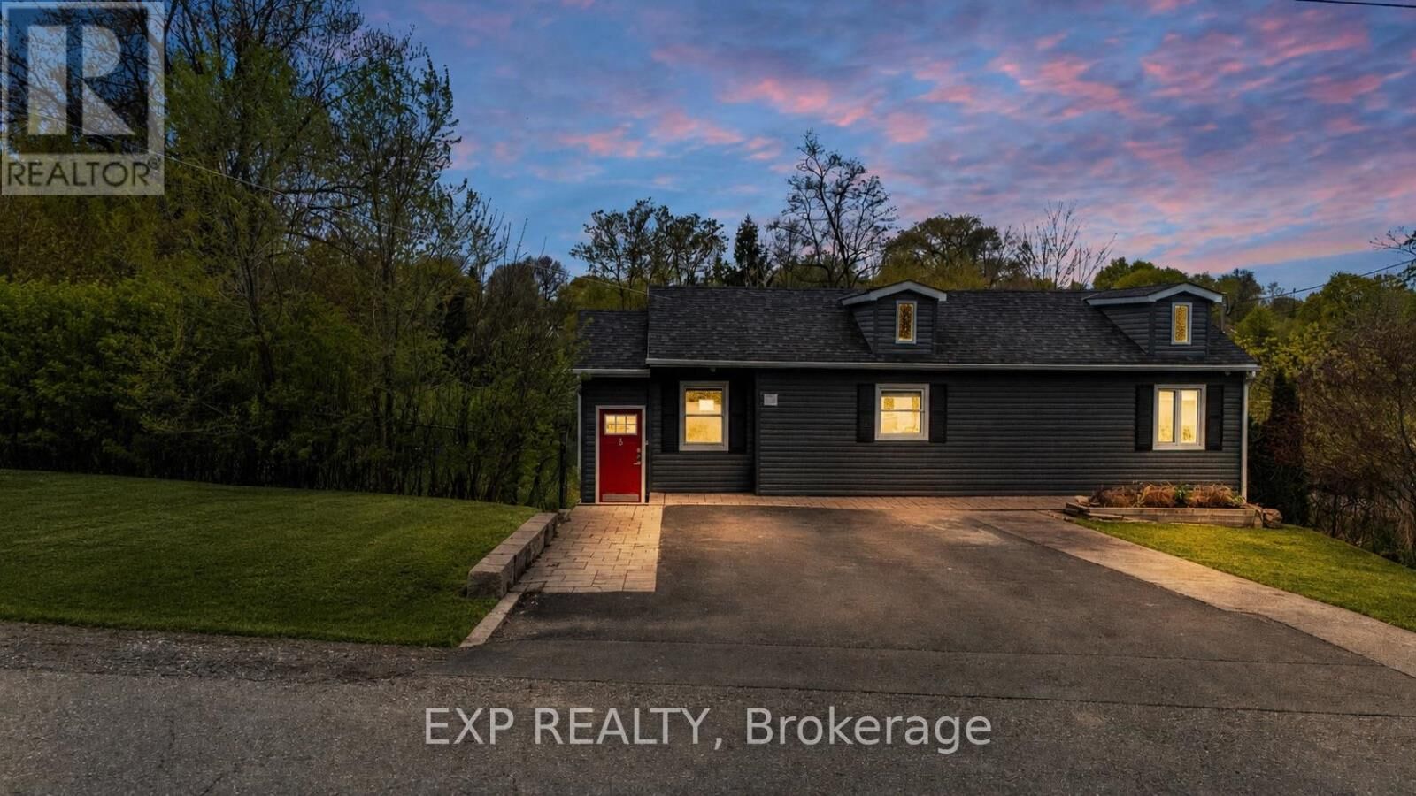 Property Photo:  58 Rutledge Road  ON L5M 1H4 