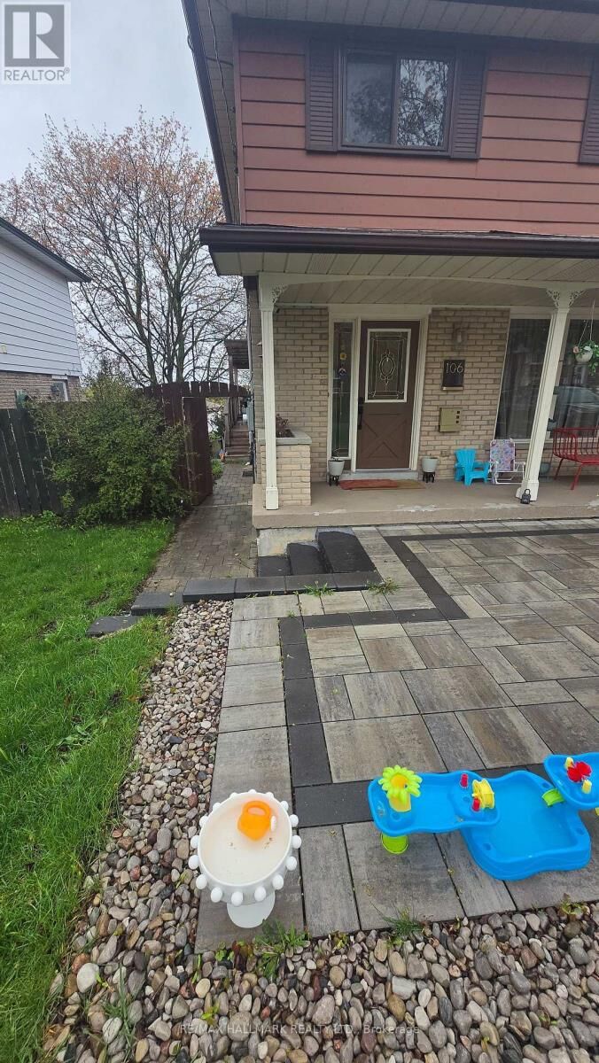 Property Photo:  106 Springdale Crescent  ON L1H 7C1 