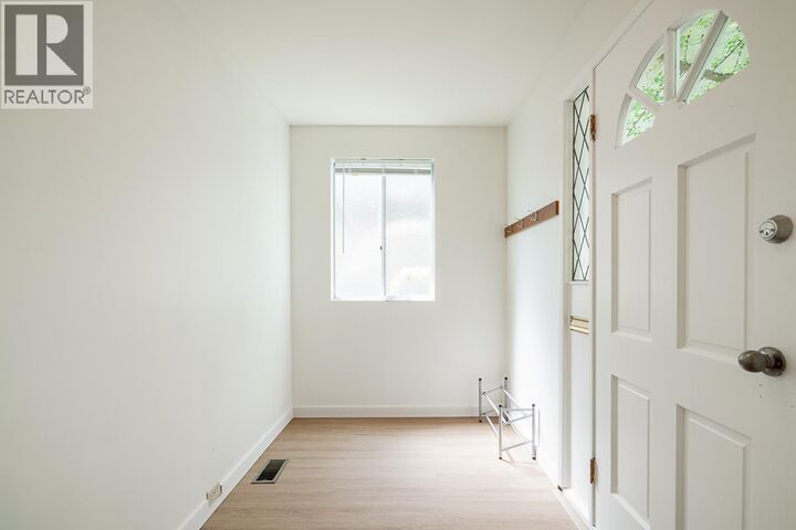 Photo de la propriété:  2720 West 24th Avenue  BC V6L 1R1 