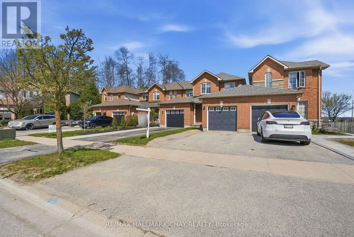 Property Photo:  4 Hawthorne Crescent  ON L4N 8K1 