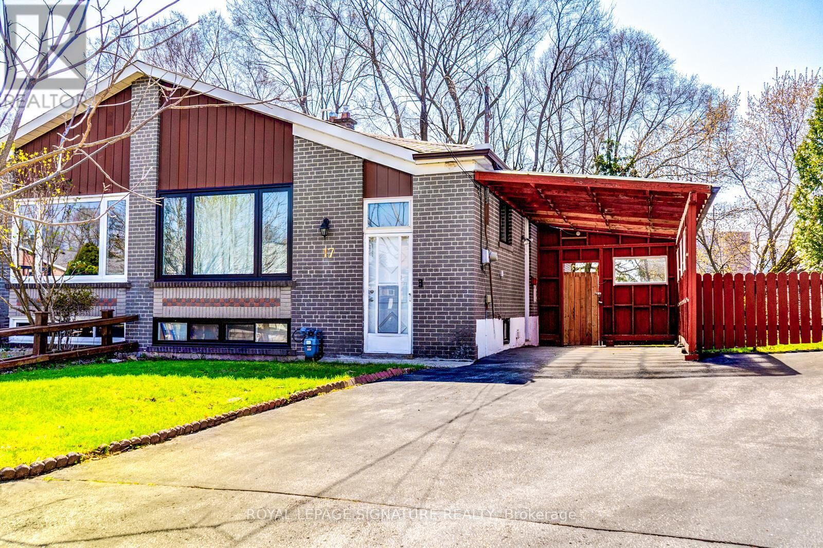 Property Photo:  17 Avis (Main) Crescent  ON M4B 1B8 